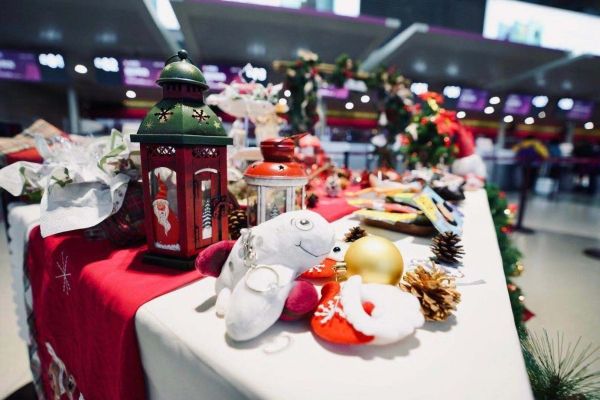 吉祥航空787成功首航重慶、三亞
